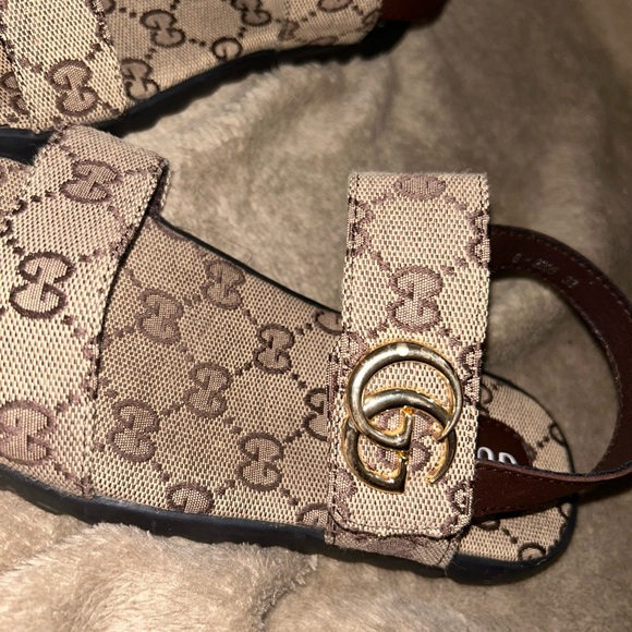 Gucci sandal for Girls(kids) size 2 - Picture 3 of 7